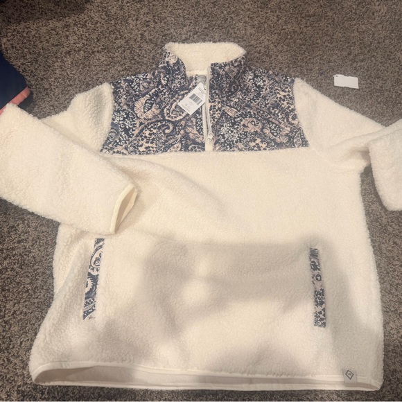 Vera Bradley Jackets & Blazers - NWT Vera Bradley Teddy Fleece Pullover in Stratford Paisley Size Large